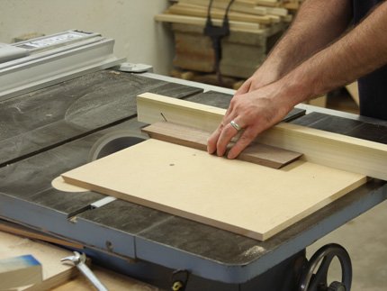 Table saw with saw sled